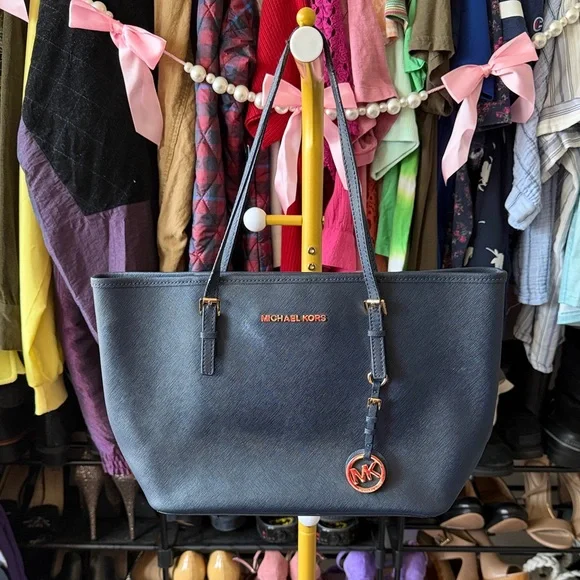 Michael Kors Jet Set Travel Tote Navy - Picture 2 of 16